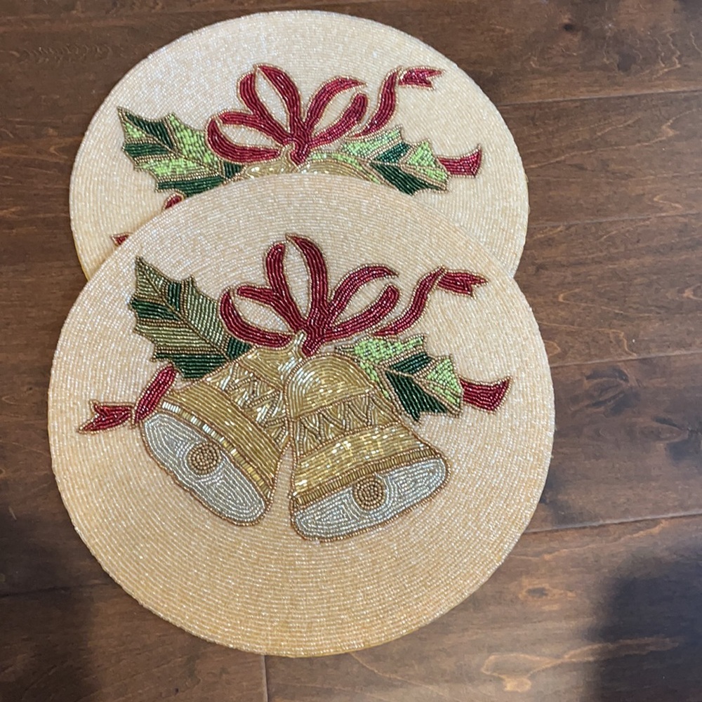 2 Nicole Miller home Red Gold Mistletoe Christmas beaded charger placemat